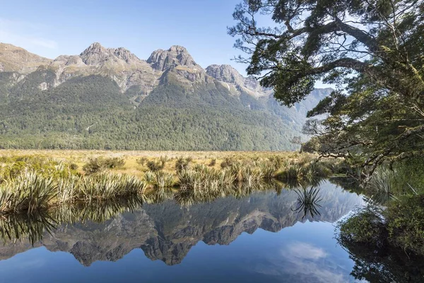 Mirror Lake Water Reflections Mountains Fiordland National Park Milford Highway — Stock Photo, Image