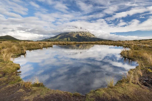 Cloud Covered Stratovolcano Mount Taranaki Mount Egmont Reflected Pouakai Tarn — Stock Photo, Image