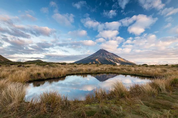 Stratovolcano Mount Taranaki Mount Egmont Reflected Pouakai Tarn Mount Egmont — Stock Photo, Image