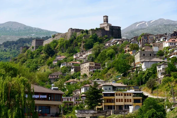 Vista Cidade Com Castelo Colina Torre Relógio Gjirokastra Albânia Europa — Fotografia de Stock