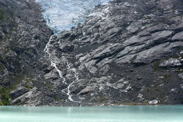 Таяние Ледника Озером Glaciar Huemulam Lago Del Desierto Рядом Chalten — стоковое фото