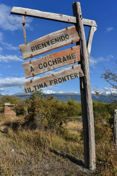 Wooden Sign Cochrane Welcome Cochrane Rio Chacabuco Cochrane Region Aysen — Stock Photo, Image