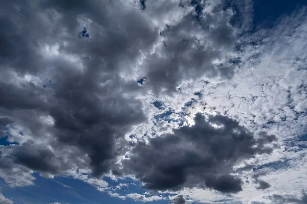 Słońce Chmurami Deszczu Nimbostratus Bawaria Niemcy Europa — Zdjęcie stockowe