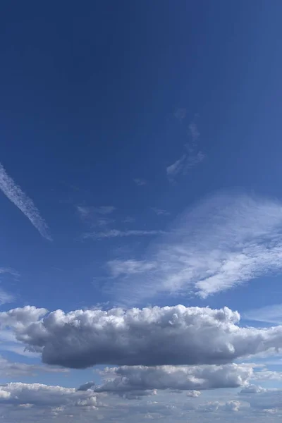 Chmura Deszczowa Nimbostratus Błękitnym Niebie Bawaria Niemcy Europa — Zdjęcie stockowe