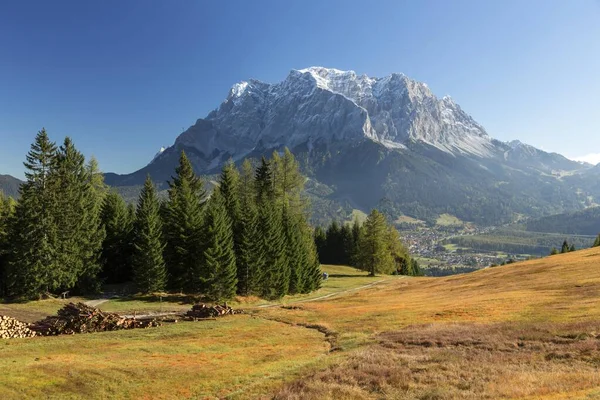 Widok Zugspitze Jesienny Poranek Grubigstein Lermoos Tyrol Austria Europa — Zdjęcie stockowe