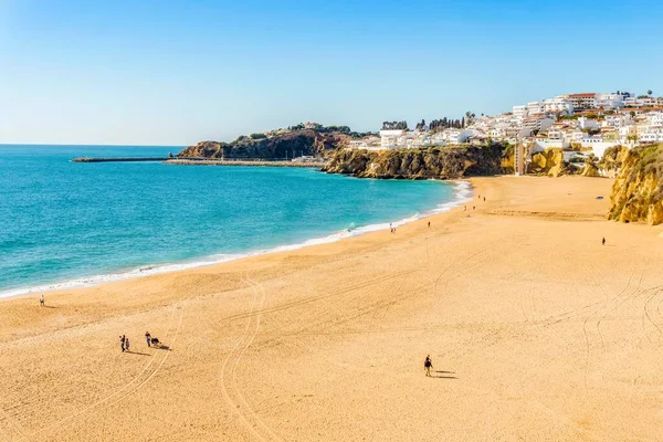 Ampia Spiaggia Sabbiosa Paesaggio Urbano Albufeira Algarve Portogallo Europa — Foto Stock
