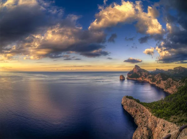 Прибрежный Пейзаж Вечернее Время Cap Formentor Майорка Балеарские Острова Испания — стоковое фото
