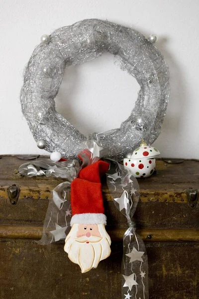 Decoração Festiva Com Uma Figura Pai Natal — Fotografia de Stock