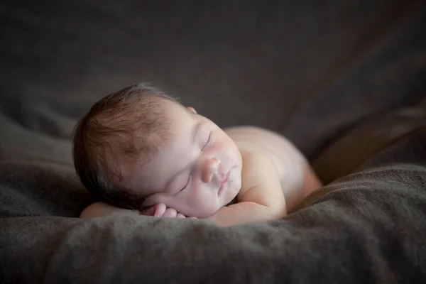 Noworodek Pięć Dni Śpiący — Zdjęcie stockowe