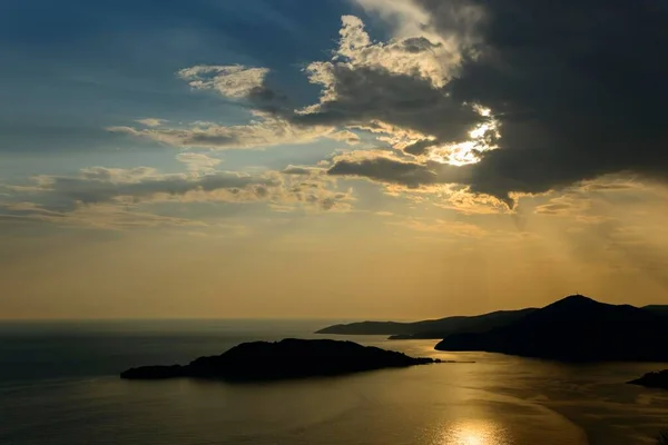 バドヴァ モンテネグロ ヨーロッパの近くの海岸での夕日 — ストック写真