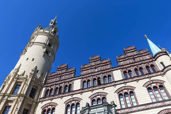 Fasada Terakoty Wieżą Zamkową Zamku Schwerin Schwerin Meklemburgia Pomorze Przednie — Zdjęcie stockowe