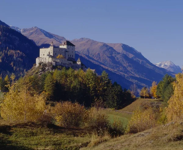 Outono Castelo Tarasp Baixa Engadine Suíça Graubnden — Fotografia de Stock