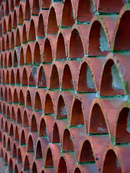 意大利 欧洲用圆形砖制成的砖块墙 弧形指向砖 — 图库照片