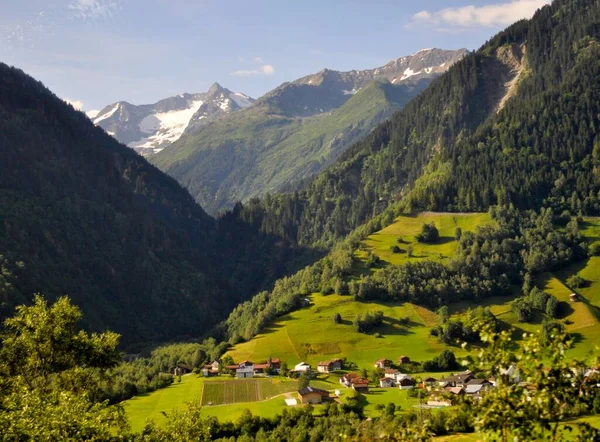 通往欧洲Matterhorn Gotthard铁路Thusis的铁路线 — 图库照片