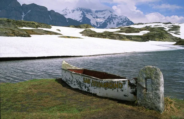 Alpes Lago Lago Bernina Barco Italia Montañas Europa — Foto de Stock