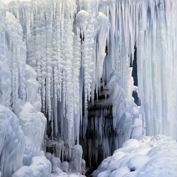 Eiszapfen Eisstrukturen Winterlicher Hintergrund — Stockfoto