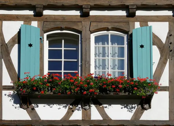 Pół Drewniany Dom Szczegółach Okno Zatoki Domu Muru Pruskiego Wystające — Zdjęcie stockowe