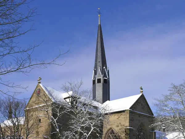 Dziedziniec Klasztoru Kościołem Klasztornym Maulbronn Klasztor Śniegiem Zimie — Zdjęcie stockowe