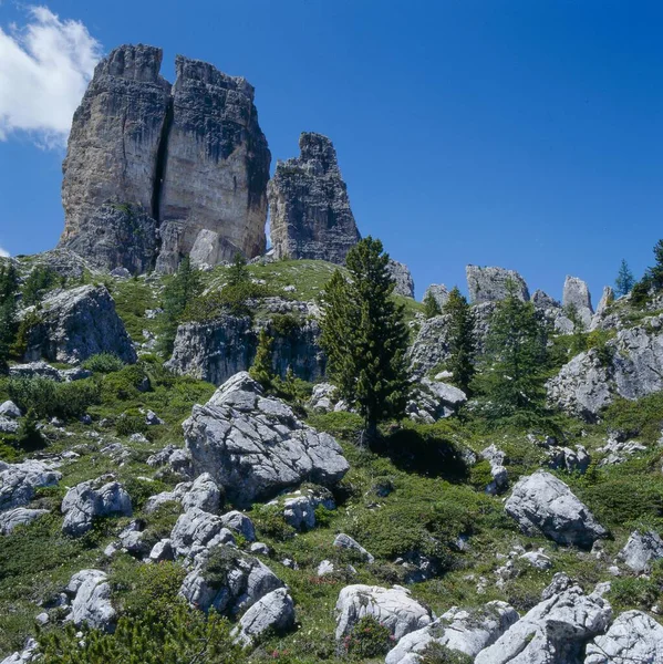 コルティナ 南チロル イタリア ドロミテス ヨーロッパの近くのファルザゴ峠の上のシンクトリス — ストック写真