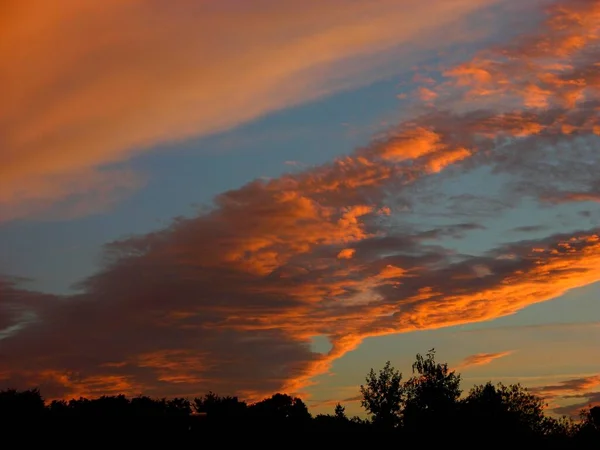 夜晚的红色 大气的云 — 图库照片