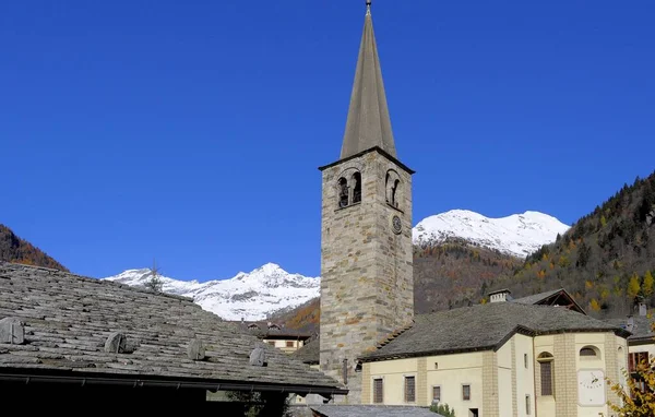 Itálie Sesia Údolí Alagna Piemont Masiv Monte Rosa Kostel Věž — Stock fotografie
