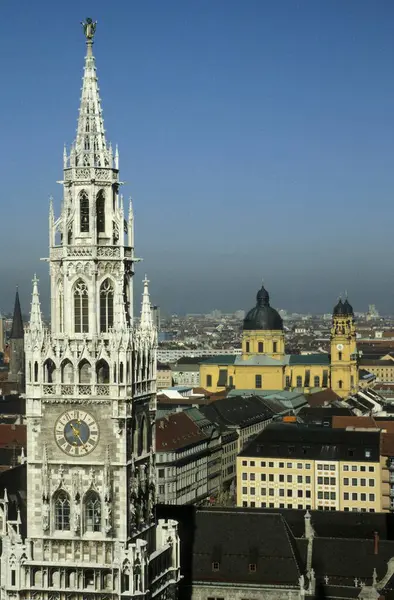 Вид Старого Петра Ратуше Фелинской Церкви Мюнхен Бавария Германия Европа — стоковое фото