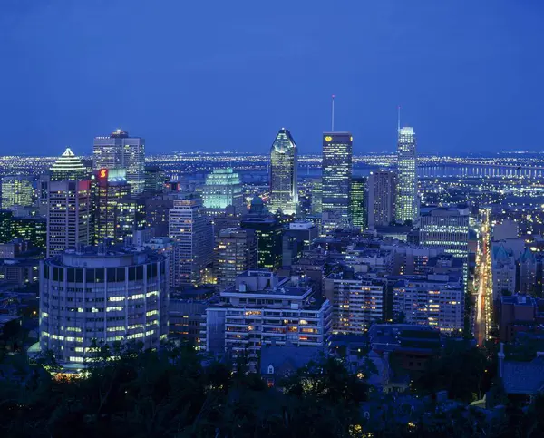 加拿大 魁北克 蒙特利尔 从皇家山俯瞰城市 在晚上 — 图库照片