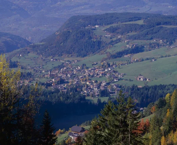 Blick Von Der Seiser Alm Auf Das Dorf Seis Schlern — Stockfoto