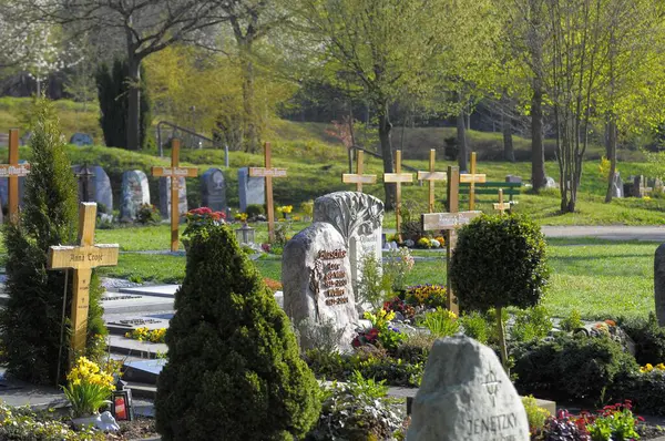 Gräber Auf Dem Waldfriedhof Maulbronn — Stockfoto