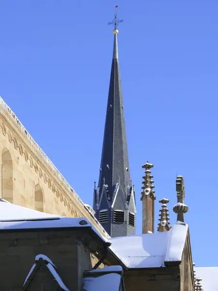 Klášterní Nádvoří Zvonicí Klášterním Kostelem Maulbronnském Klášteře Sněhem Zimě Baden — Stock fotografie