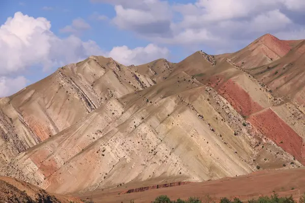 Osh Kırgızistan Güneyinde Güzel Katmanlı Manzara — Stok fotoğraf