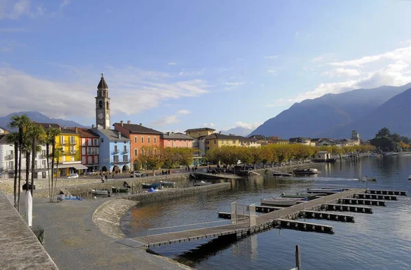 Svájc Maggiore Ticino Ascona Templom Santi Pietro Paolo Csónakkikötő Európa — Stock Fotó