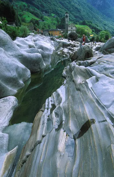 Schwimmbäder Fluss Steine Landschaft — Stockfoto