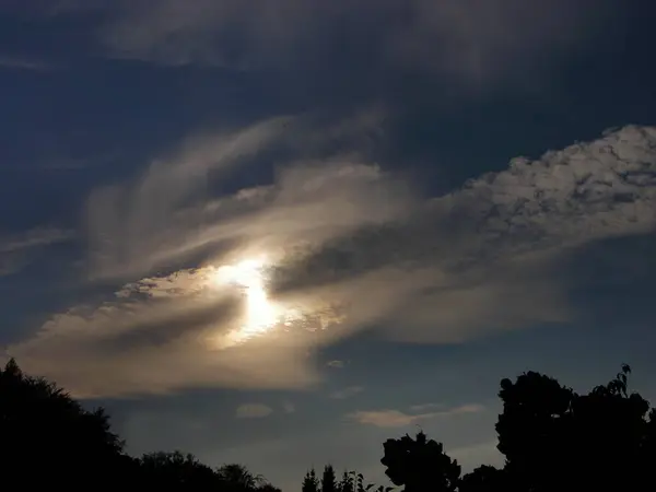 Gökyüzünde Güzel Bulutlar Doğanın Arka Planında — Stok fotoğraf
