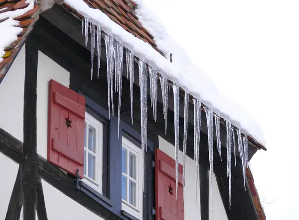 Tiled Roof Window Snow Icicles Roofs Snow Monastery Courtyard Maulbronn — Stock Photo, Image