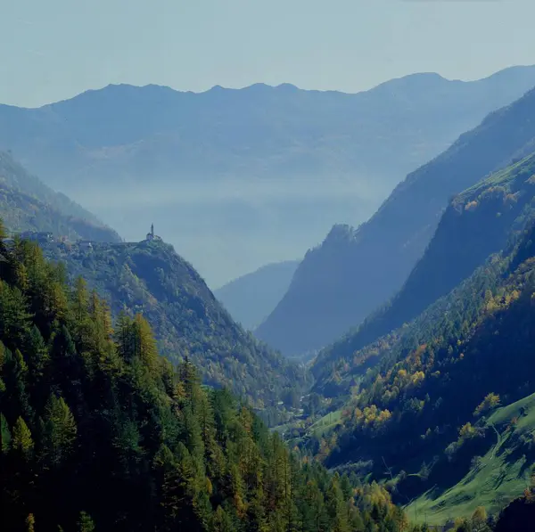 Höstdimma Schnals Valley Vänster Sluttning Kyrkan Katharinaberg Italien Sydtyrolen — Stockfoto