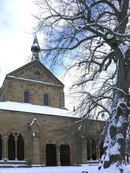 Klášterní Nádvoří Klášterním Kostelem Klášteře Maulbronn Sněhem Zimě Baden Wrttemberg — Stock fotografie