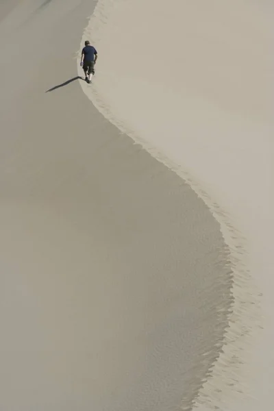 Lone Hiker Death Valley California Usa North America — Stock Photo, Image