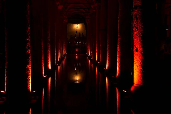 Turistas Basílica Cisterna Estambul Turquía — Foto de Stock