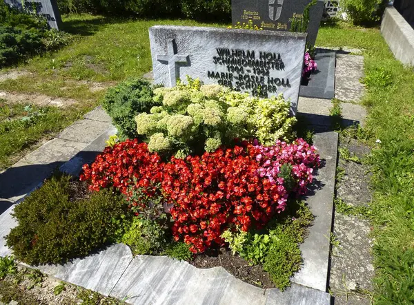 Baden Wuerttemberg Hohenlohe Graves Cimitero Weipertshofen Begonie Alla Tomba — Foto Stock