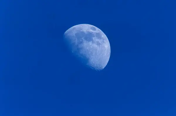 青空の月 ワックス ムーンフェーズ — ストック写真