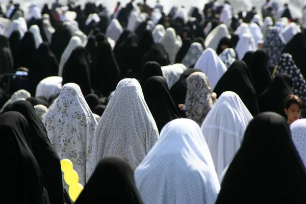伊朗伊斯法罕Meydan E伊玛目星期五祈祷的妇女 — 图库照片
