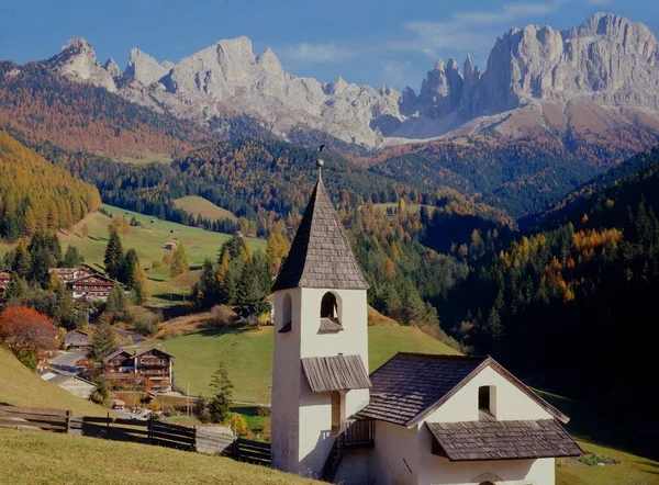 Die Kirche Tiers Mit Blick Auf Den Rosengarten Italien Dolomiten — Stockfoto
