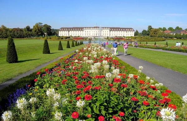 Barokowy Pałac Ludwigsburg Kwitnący — Zdjęcie stockowe