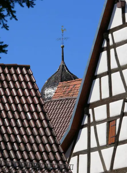 Fűrészelt Ház Templomtorony Zaisersweiher Maulbronn Baden Wrttemberg Németország Európa — Stock Fotó