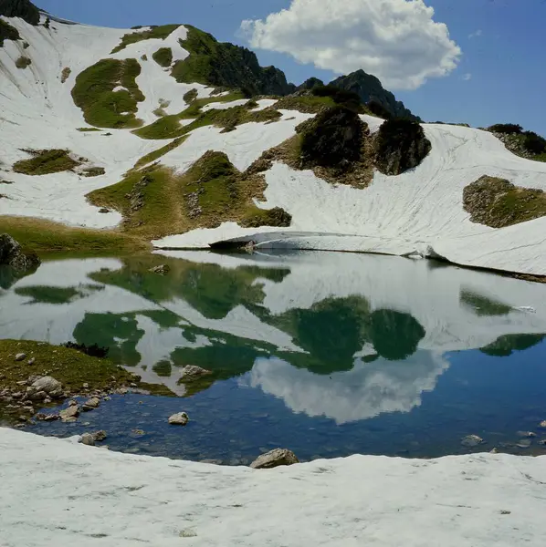 Lac Montagne Couvert Neige Dans Les Alpes Allgau Geisalpsee Supérieur — Photo