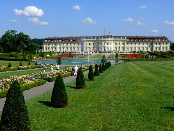 Blossoming Baroque Ludwigsburg Palace Flowerbeds — Stock Photo, Image