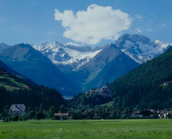 Zamek Wieś Piasek Taufers Nad Alpami Zillertalskimipołudniowy Tyrol Włochy Dolomity — Zdjęcie stockowe