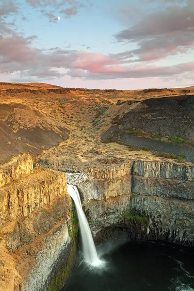 Vacker Utsikt Över Vattenfallet Naturbakgrund — Stockfoto