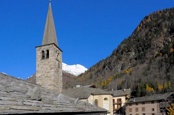Italien Sesia Tal Bei Alagna Piemont Kirche Kirchturm Steinhaus — Stockfoto